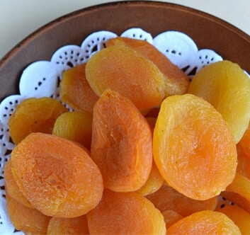 What are the properties of dried apricots?