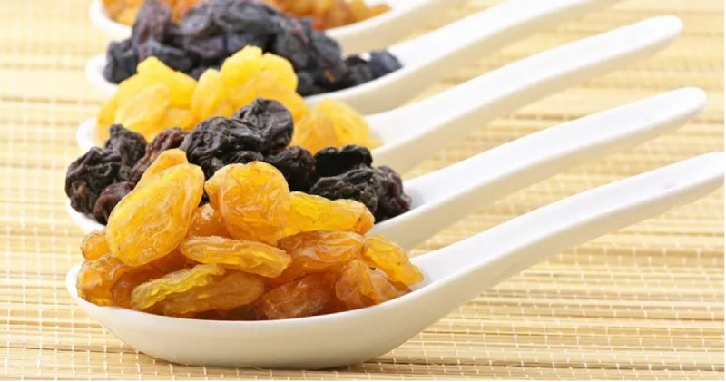 golden raisins vs black raisins nutrition