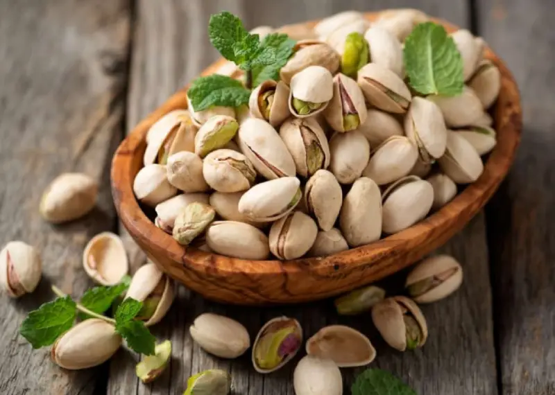 how much lutein in pistachios